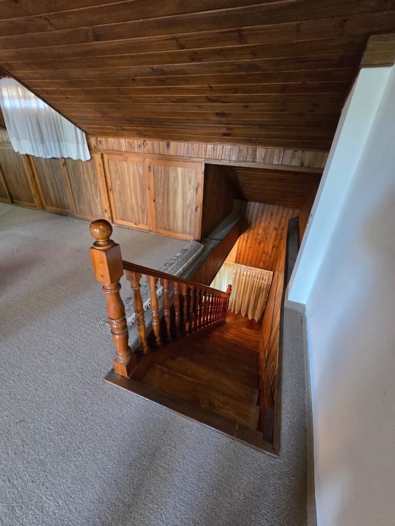 AdV3135_Escalera